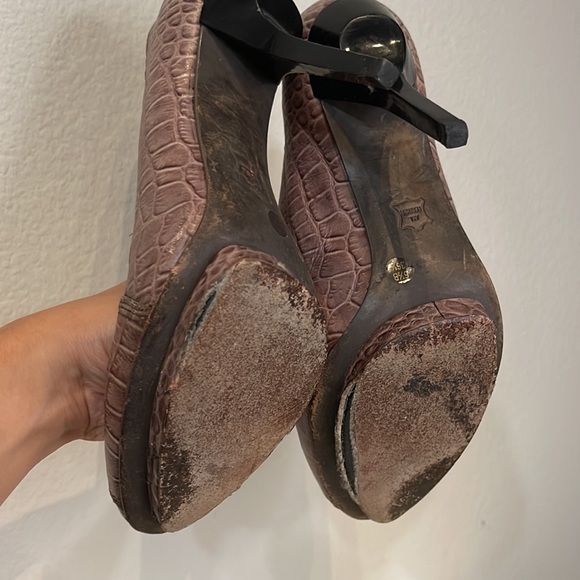 BCBGMAXAZRIA Snake Print Platform Pumps - Picture 6 of 6